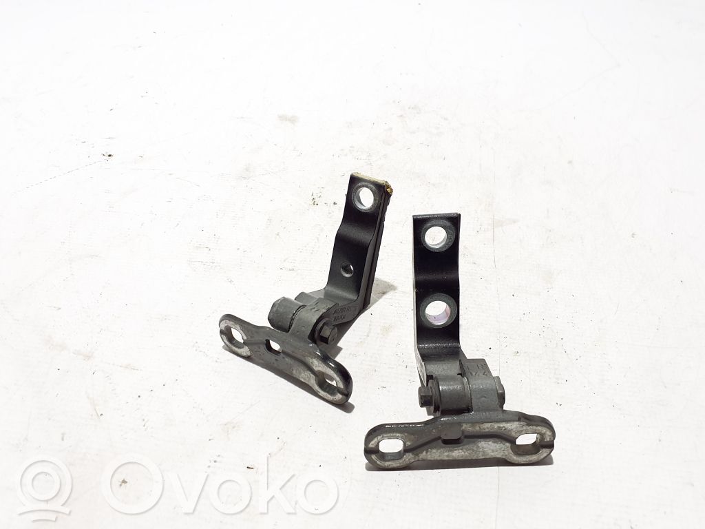 Front door upper hinge   31424585