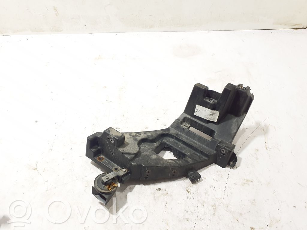 Headlight/headlamp mounting bracket   104335700F