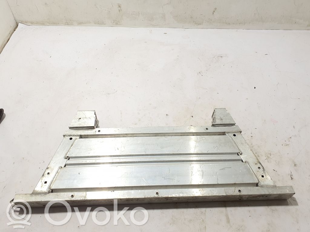 Volvo XC40 Soporte de montaje del radiador 