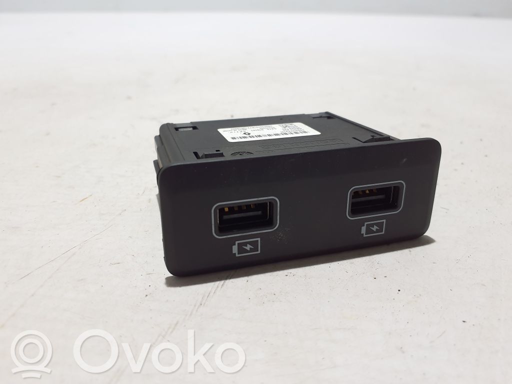 Renault Express USB socket connector 
