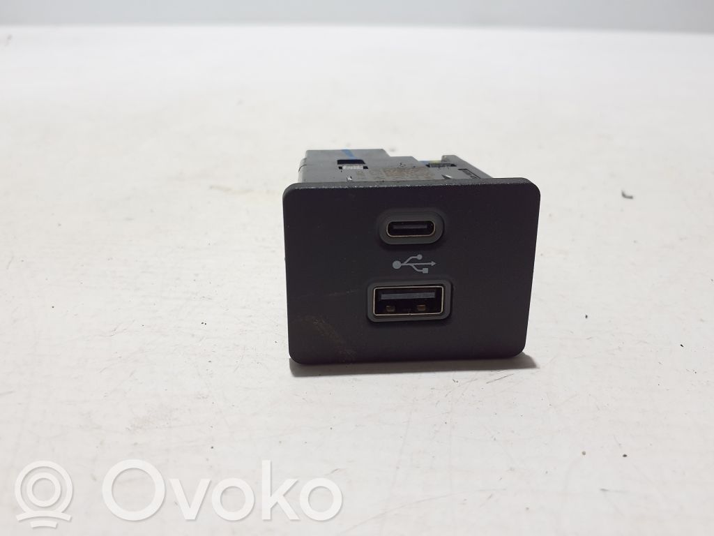 Ford Mach-E I USB-pistokeliitin 