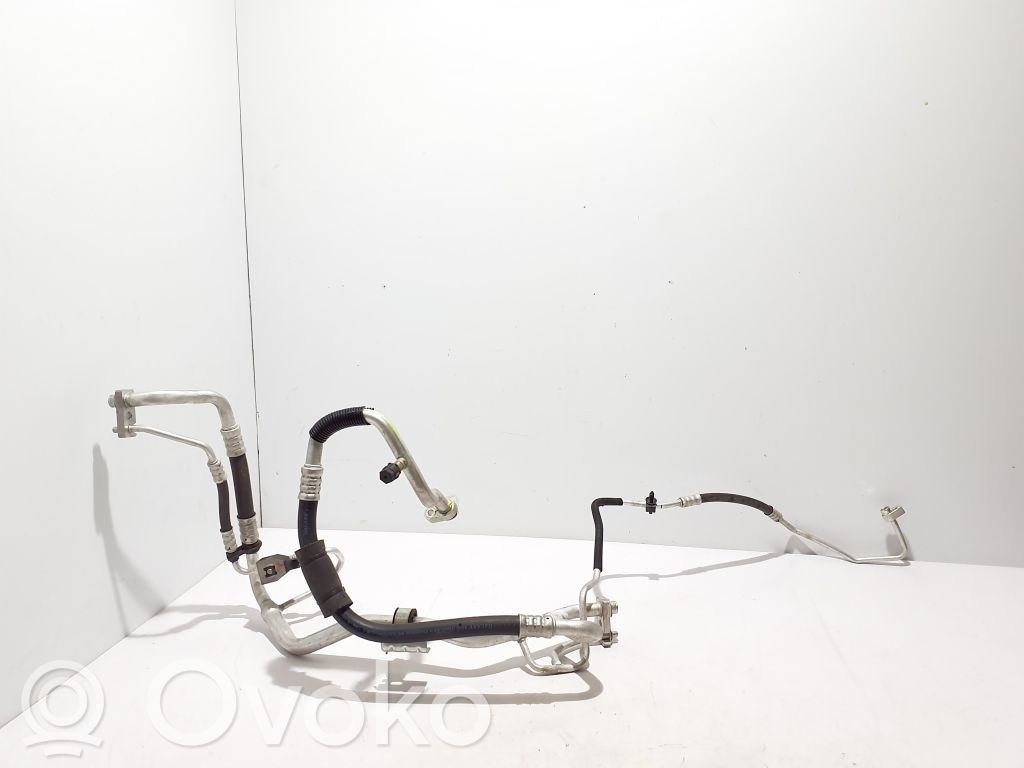 Ford Mach-E I Ilmastointilaitteen putki (A/C) 