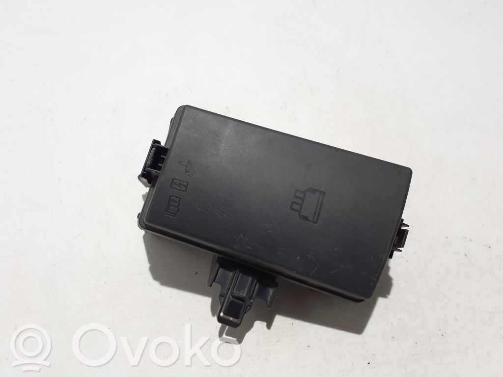 Volkswagen Golf VII Fuse module 