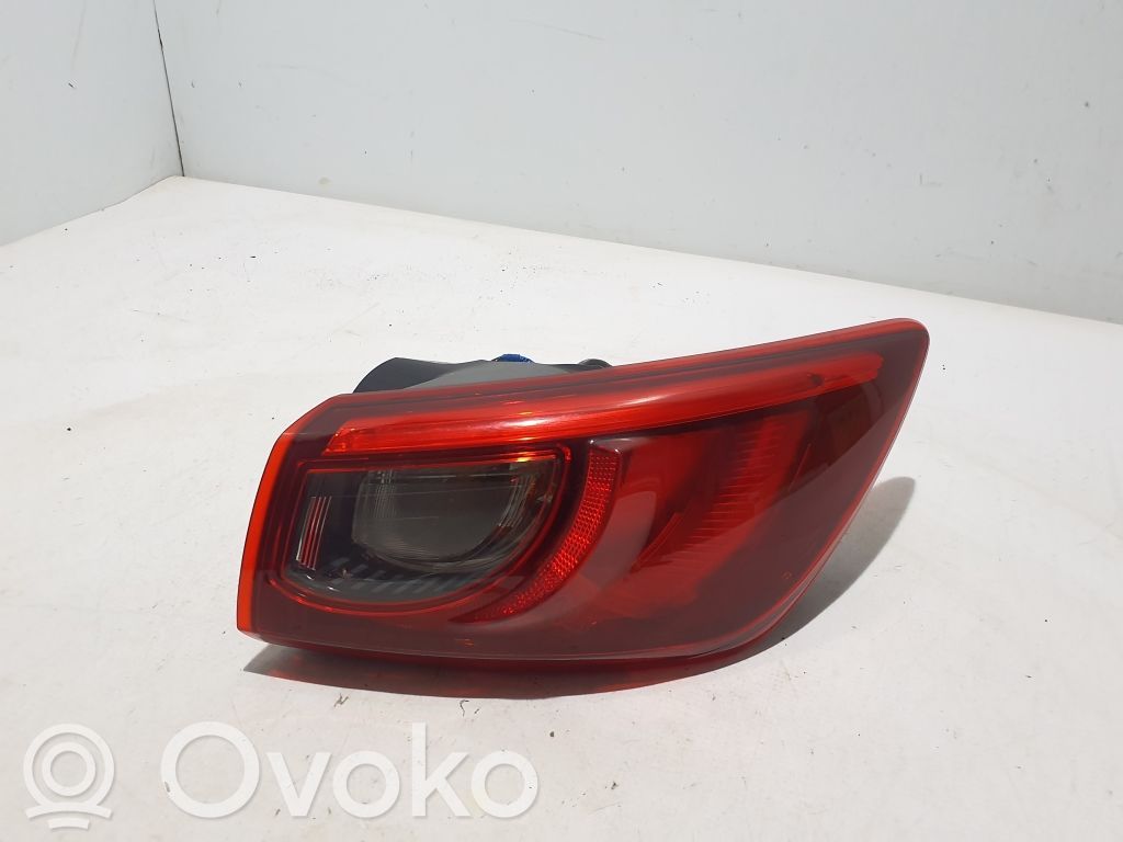 Mazda CX-3 Aizmugurējais lukturis virsbūvē 