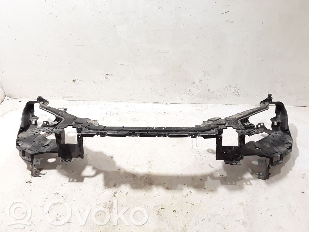 Volvo V40 Pas przedni 