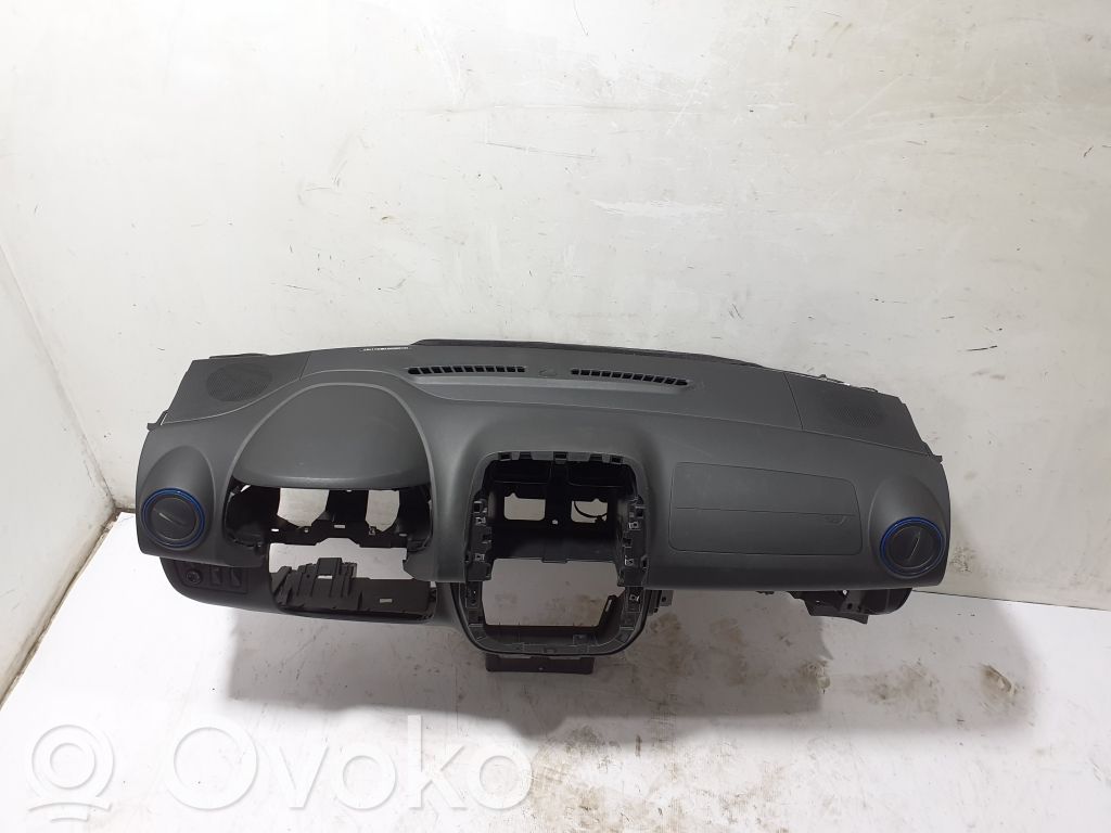Dashboard   681006637R