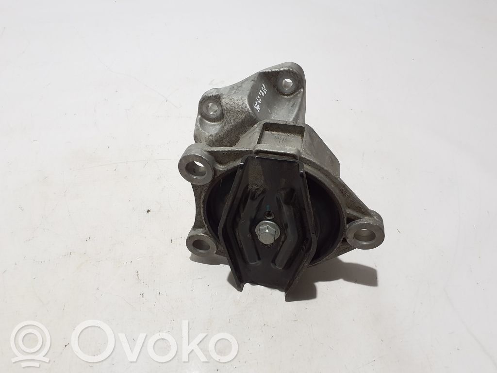 Volvo XC40 Engine mount bracket 