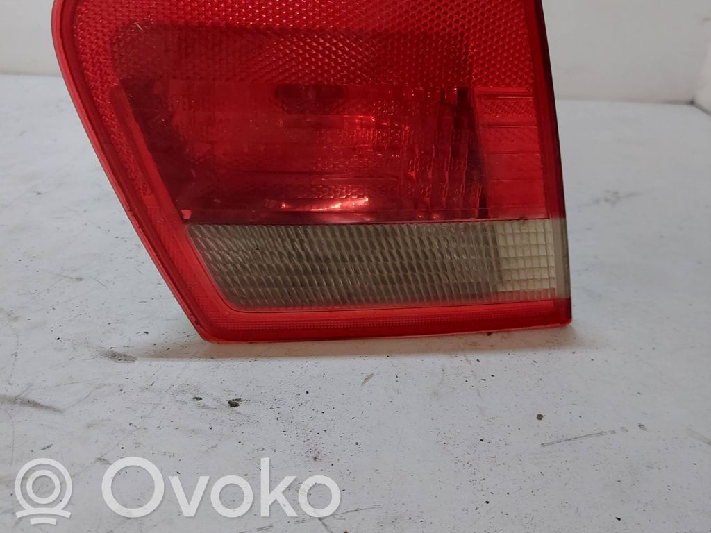 BMW 3 E46 Galinis žibintas dangtyje 