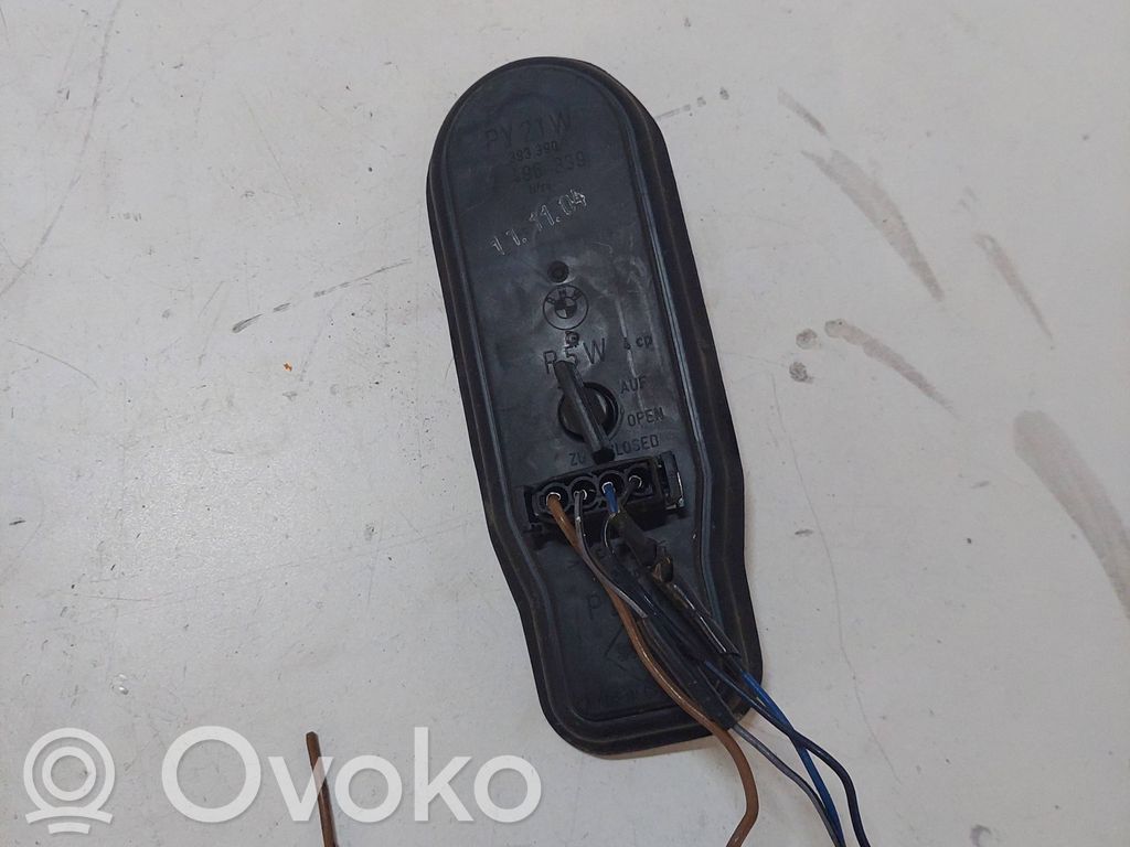 BMW 5 E39 Tail light bulb cover holder 