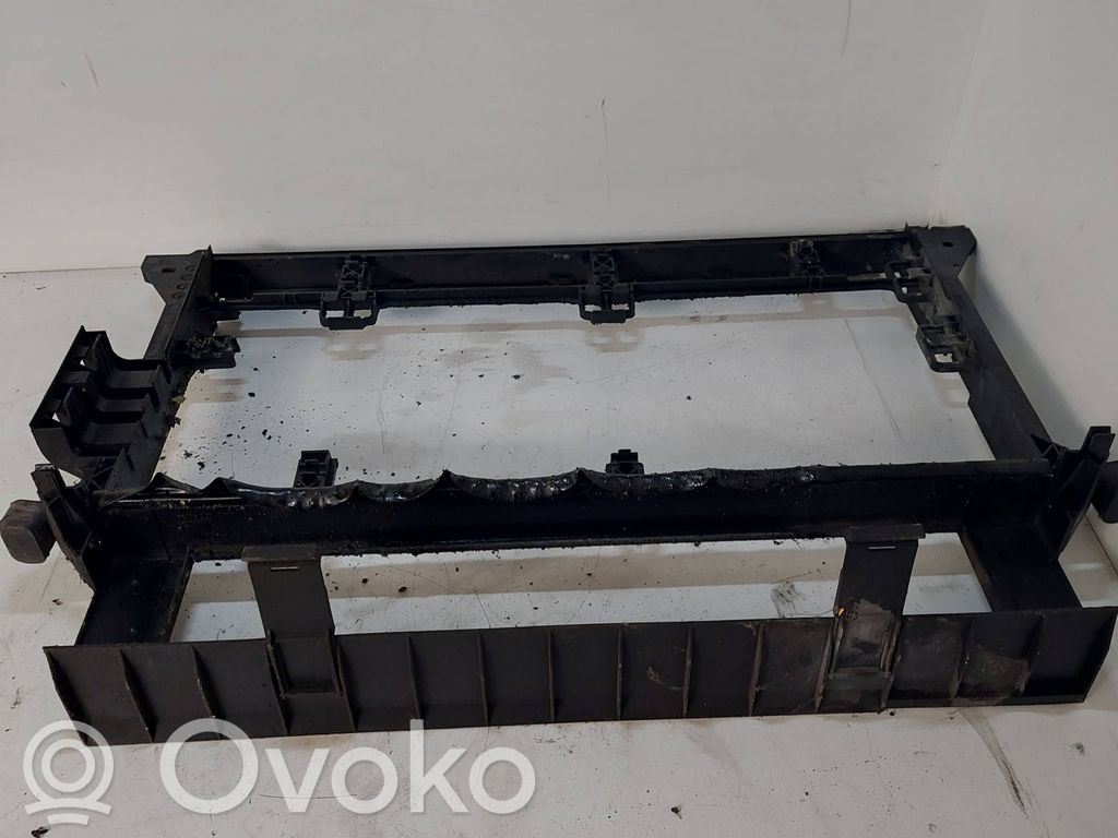 BMW 5 E39 Radiator mount bracket 
