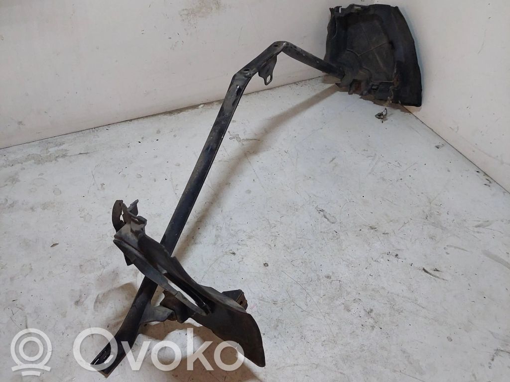 BMW 5 E60 E61 Radiatoru paneļa turētājs (televizora) 