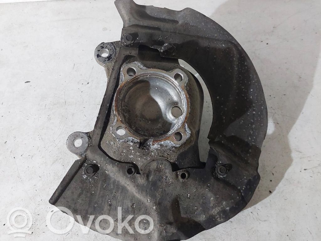 BMW 5 E60 E61 Priekšējā riteņa rumbas vārpstas šarnīrs (stupica, capfa) 