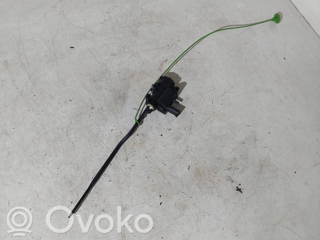 BMW 3 E90 E91 Degalų bako dangtelio spynos varikliukas 