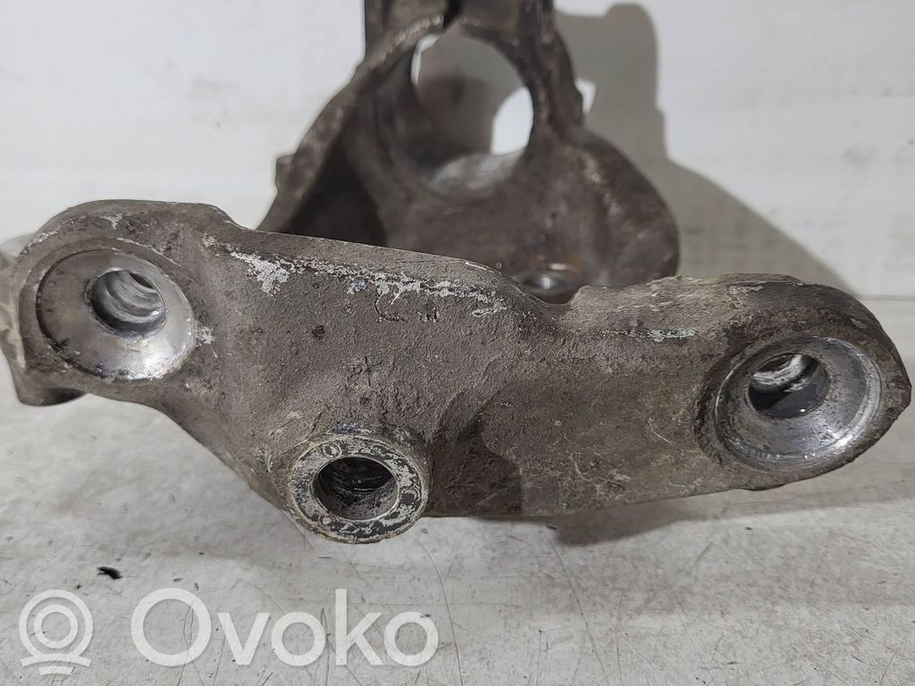 BMW 5 E60 E61 Priekšējā riteņa rumbas vārpstas šarnīrs (stupica, capfa) 