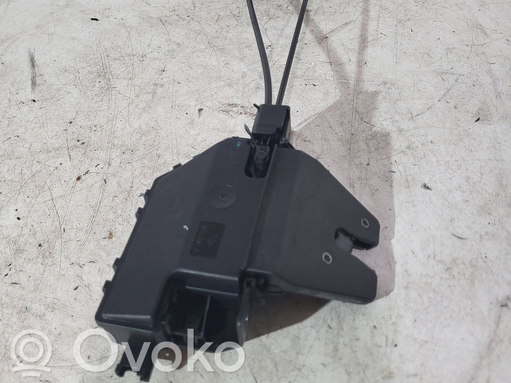 Aizmugurējā pārsega slēdzene   7840617