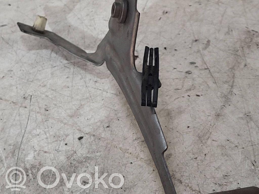BMW 5 E60 E61 Fender mounting bracket 