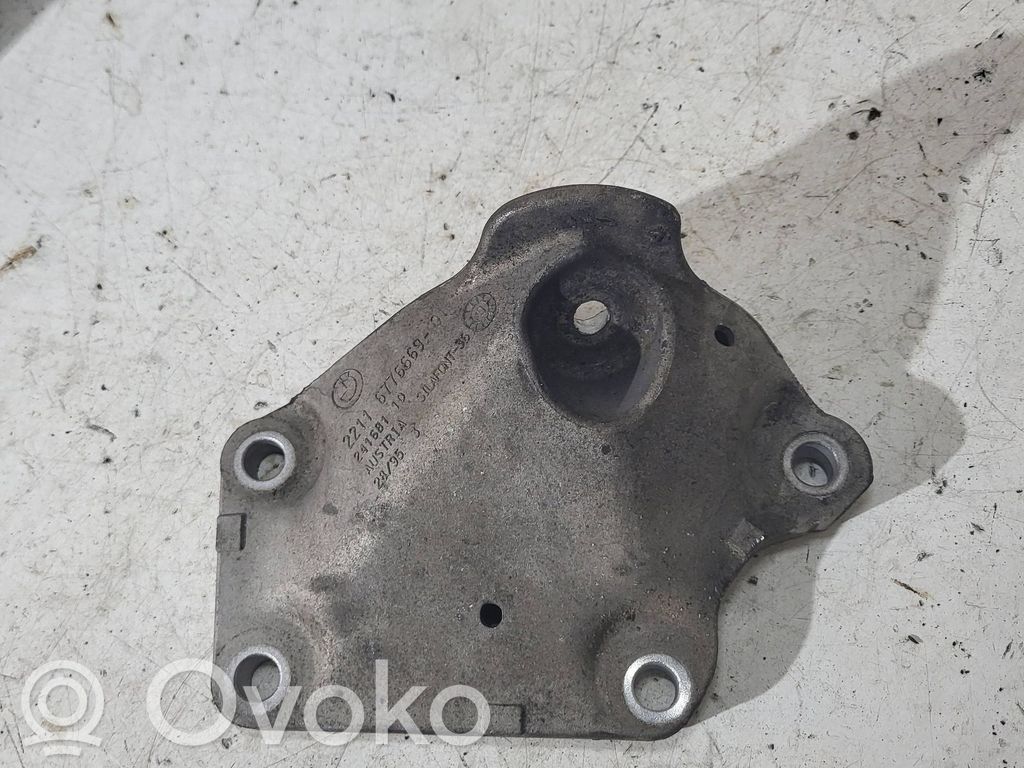 BMW 5 E60 E61 Engine mounting bracket 