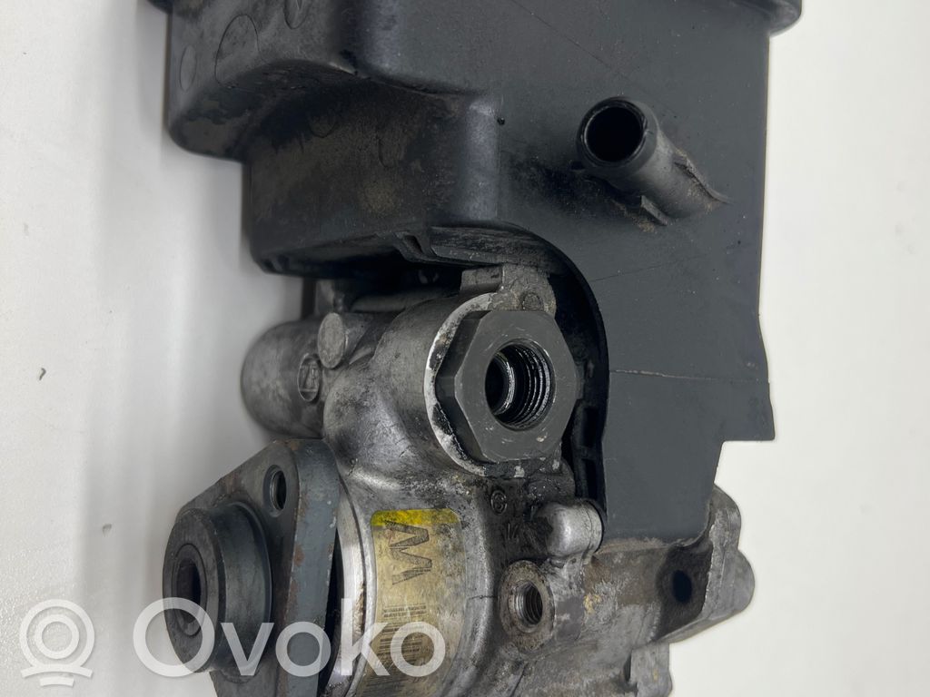 BMW 5 E39 Power steering pump 