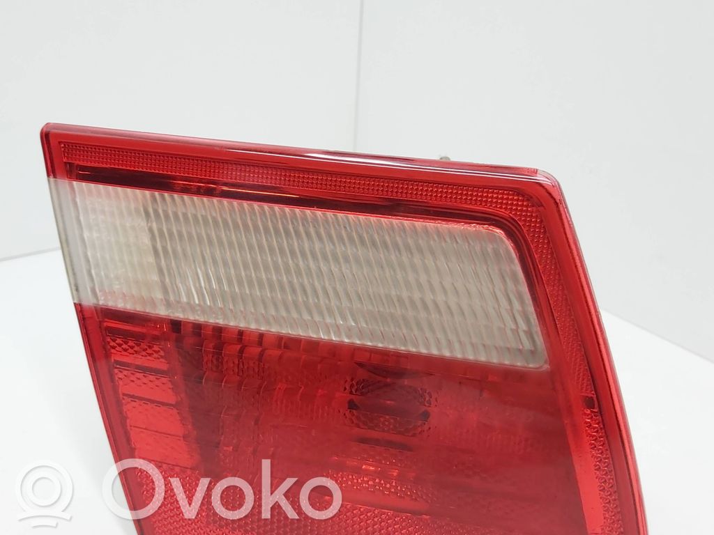 BMW 3 E46 Galinis žibintas dangtyje 