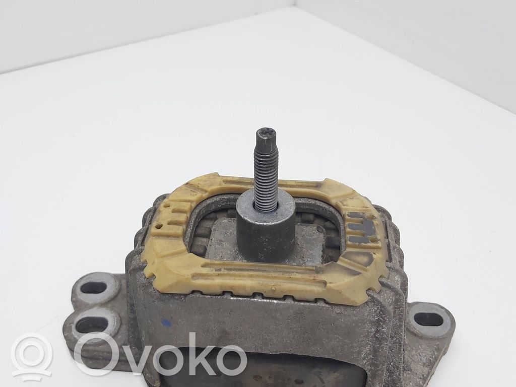 Peugeot 508 Engine mount bracket 