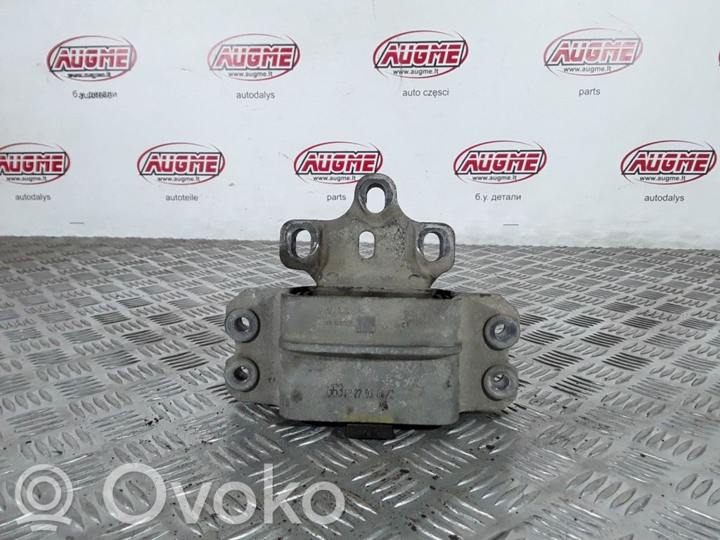 Volkswagen PASSAT B6 Engine mount bracket 