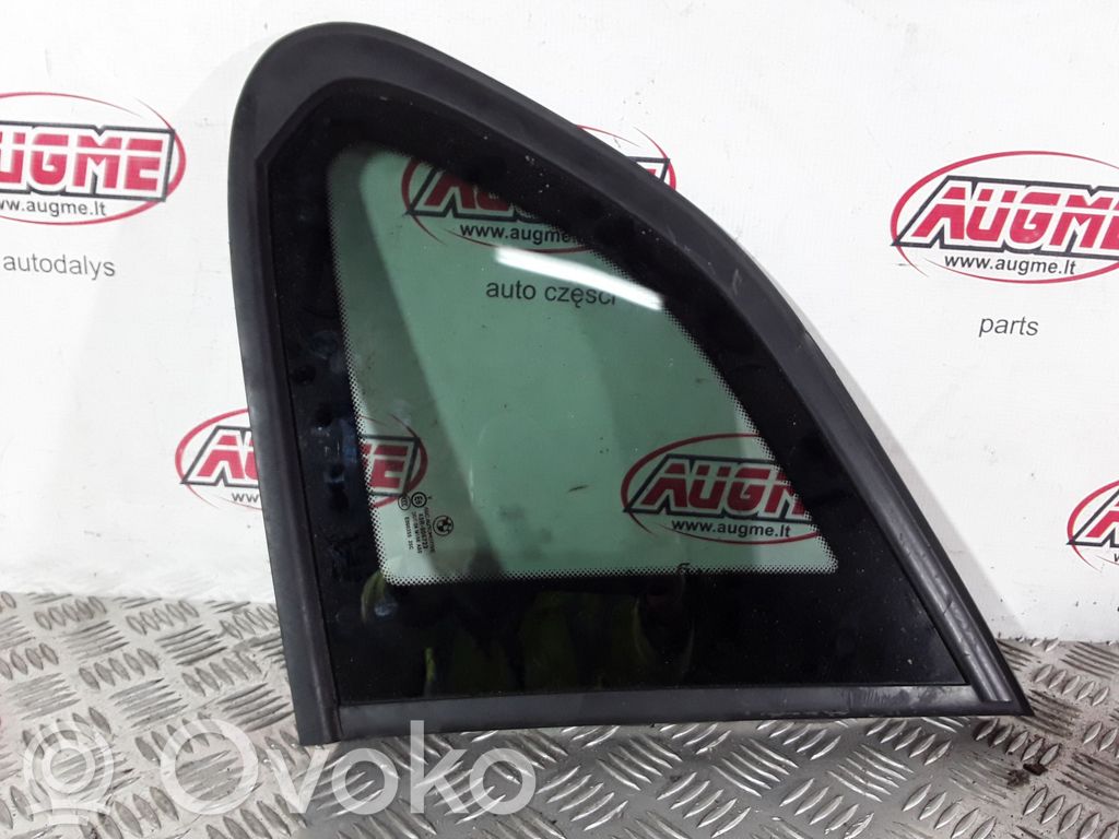 BMW X1 E84 Vidrio lateral trasero 