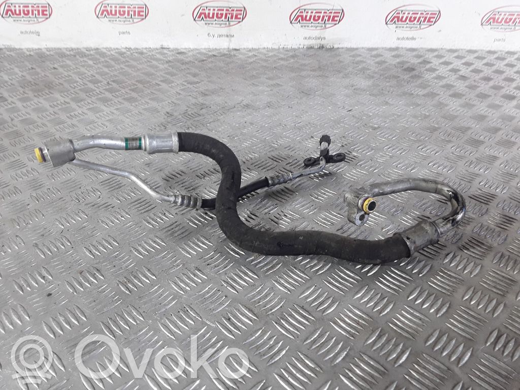 BMW 1 E81 E87 Ilmastointilaitteen putki (A/C) 