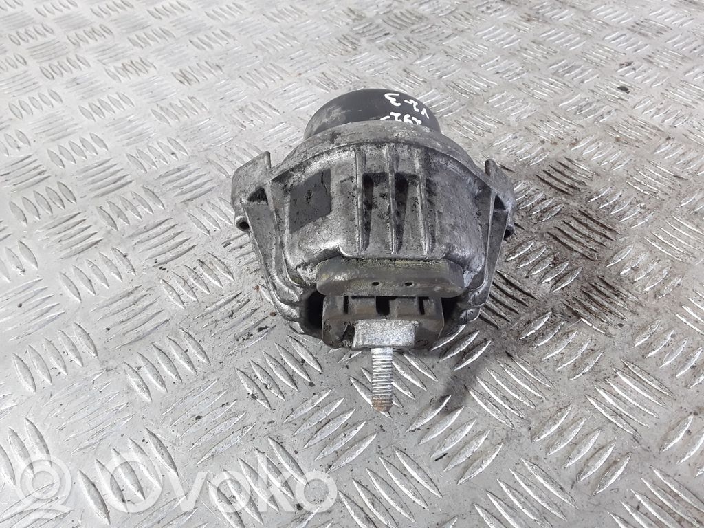 BMW 3 E90 E91 Engine mount bracket 