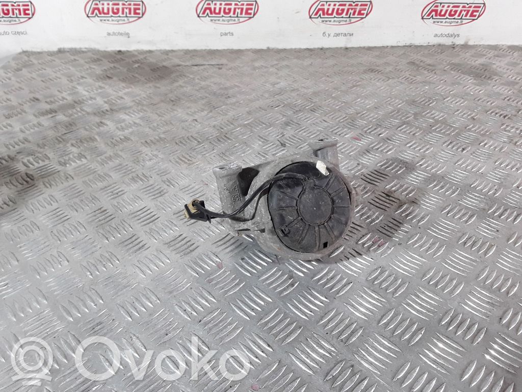 Audi A4 S4 B8 8K Moottorin kiinnikekorvake 