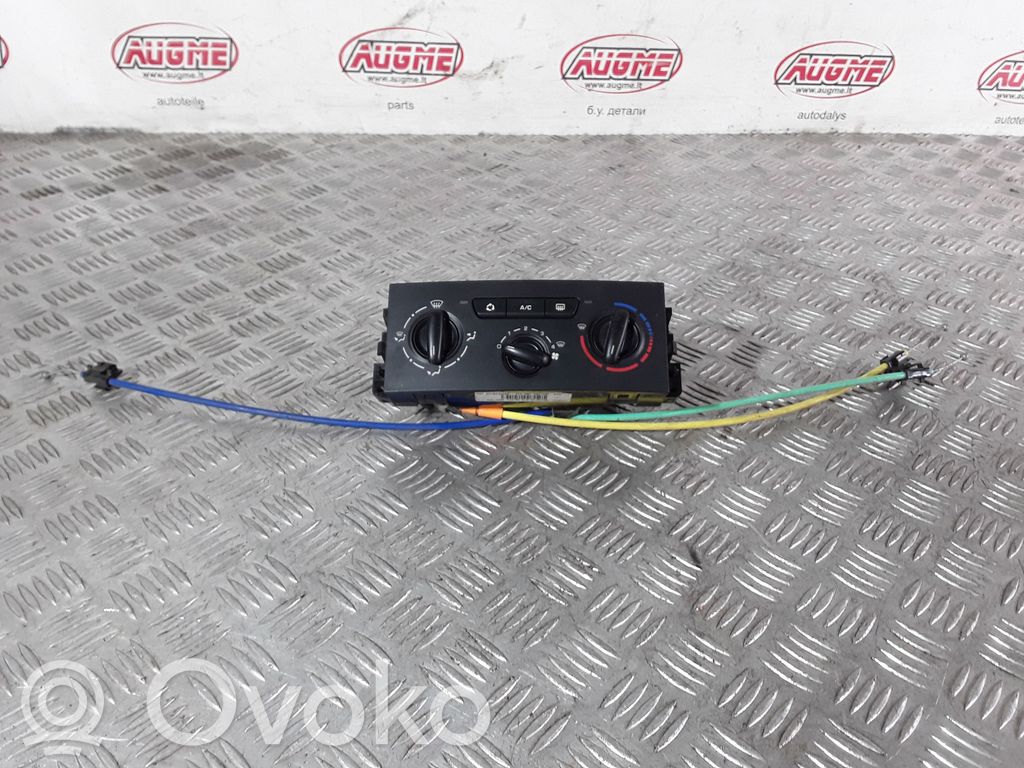 Peugeot 207 Climate control unit 