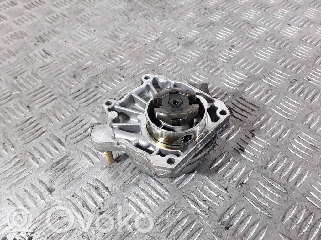 Opel Insignia A Vacuum pump 