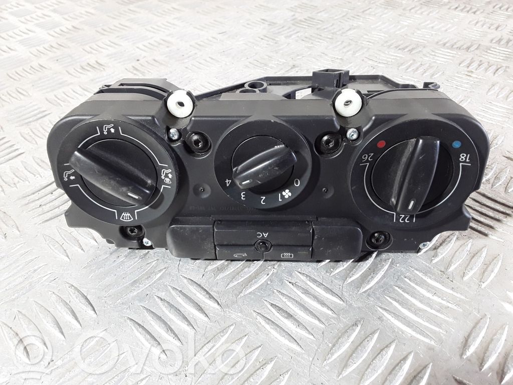 Volkswagen Golf V Climate control unit 