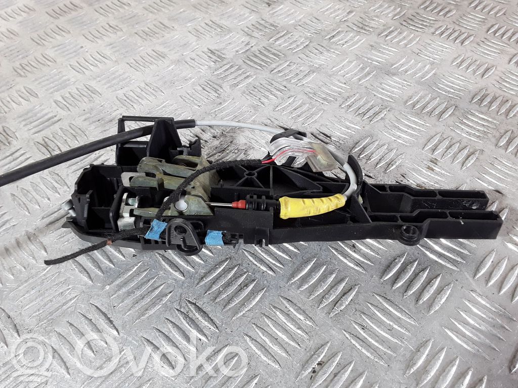 Rear door exterior handle/bracket   E7XRD,7319339