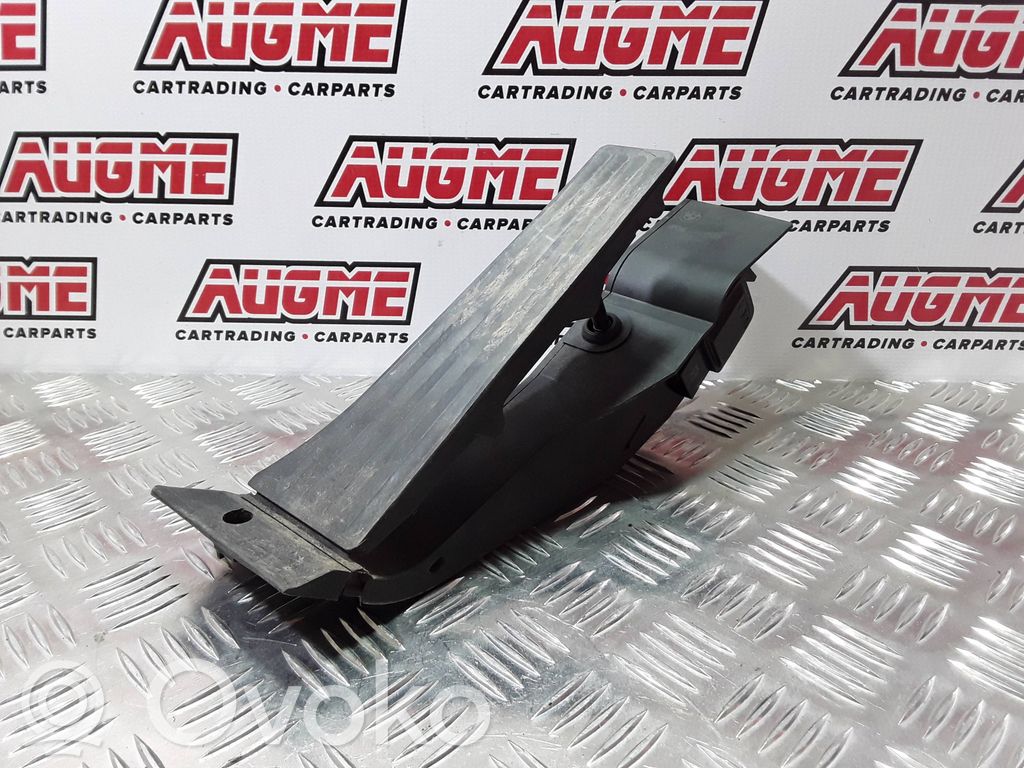 Accelerator throttle pedal   6766930