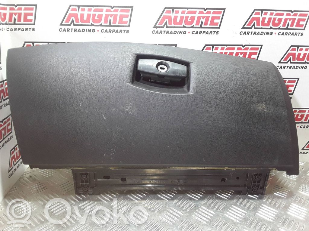 BMW 5 E60 E61 Daiktadėžės (bordačioko) komplektas 