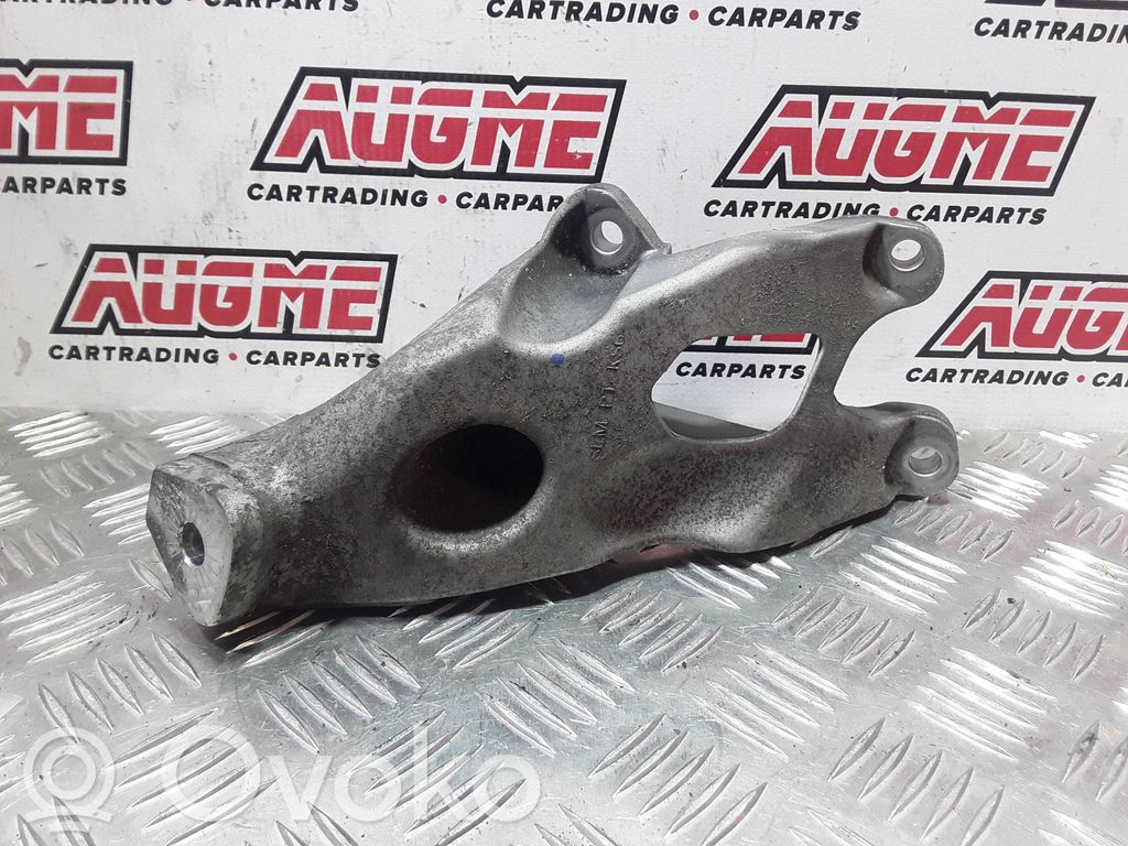 Audi A4 Allroad Engine mounting bracket 