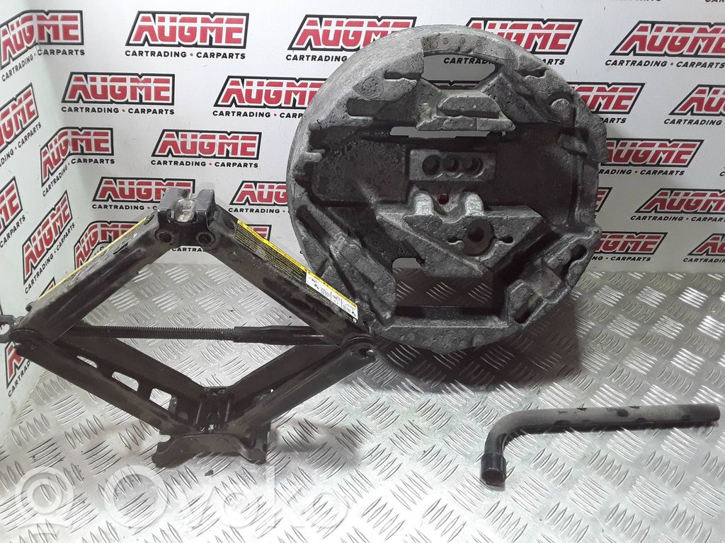 Opel Astra H Tool set 