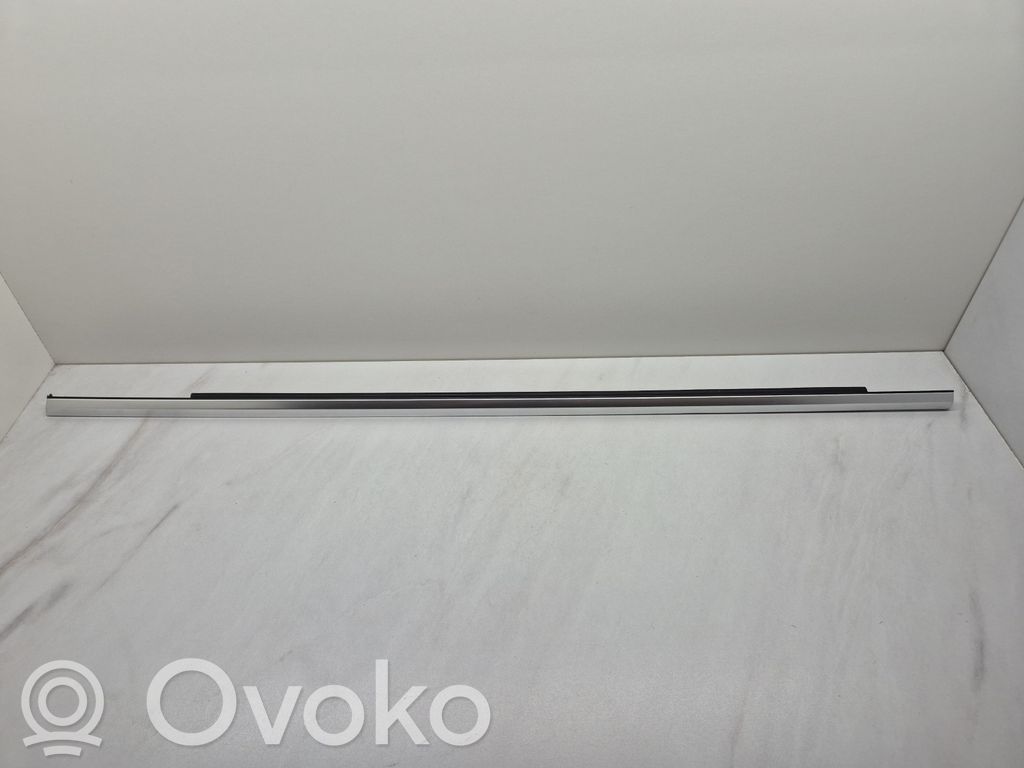 Audi e-tron Aizmugurē durvju stikla apdare 
