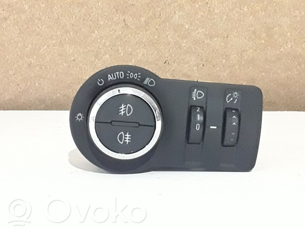 Light switch   13268702