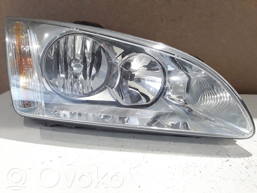 Ford Focus Headlight/headlamp 