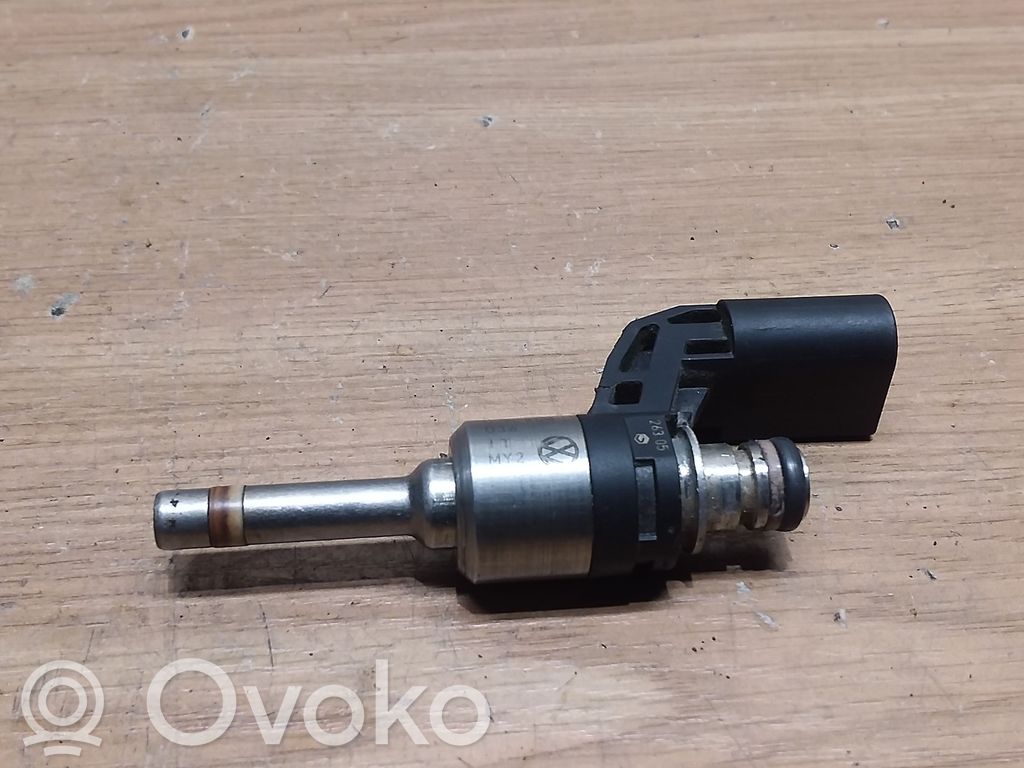 Volkswagen PASSAT B6 Fuel injector 