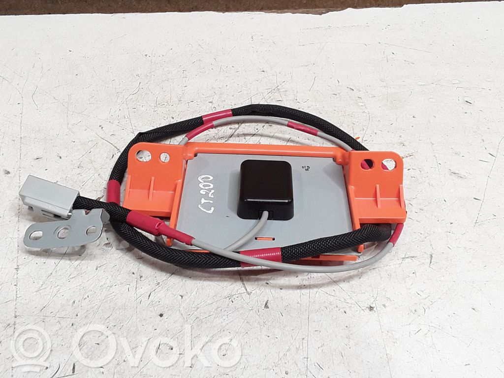 Lexus CT 200H Aerial antenna amplifier 