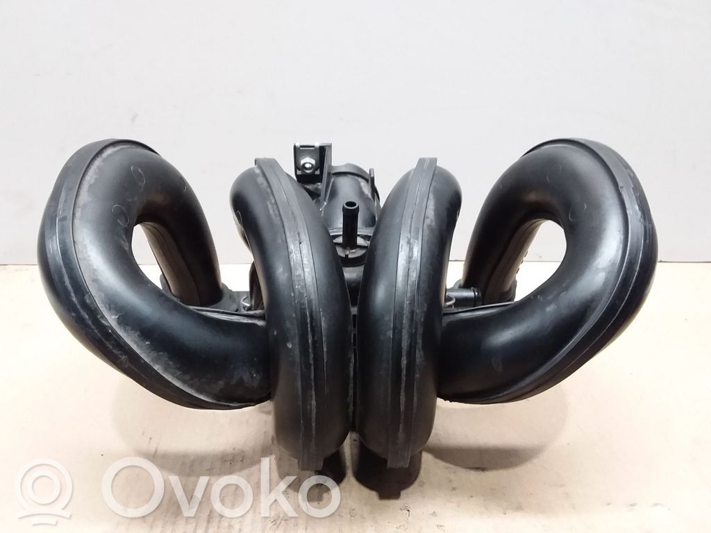 Toyota Yaris Intake manifold 