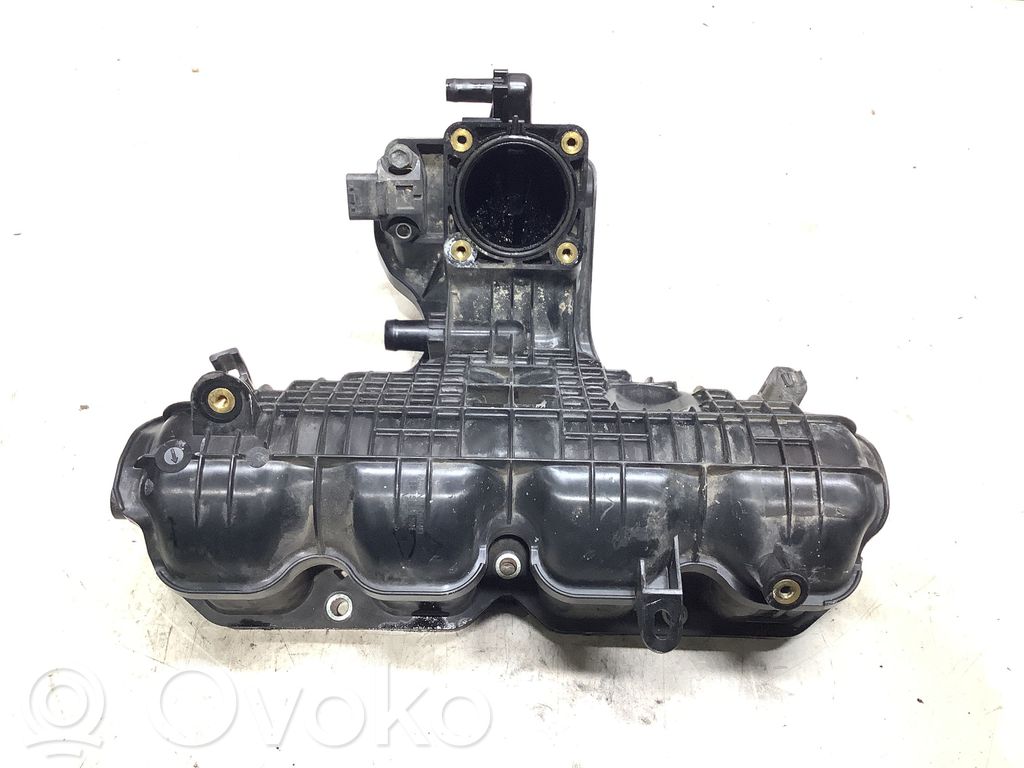 Toyota Auris E180 Colector de admisión 