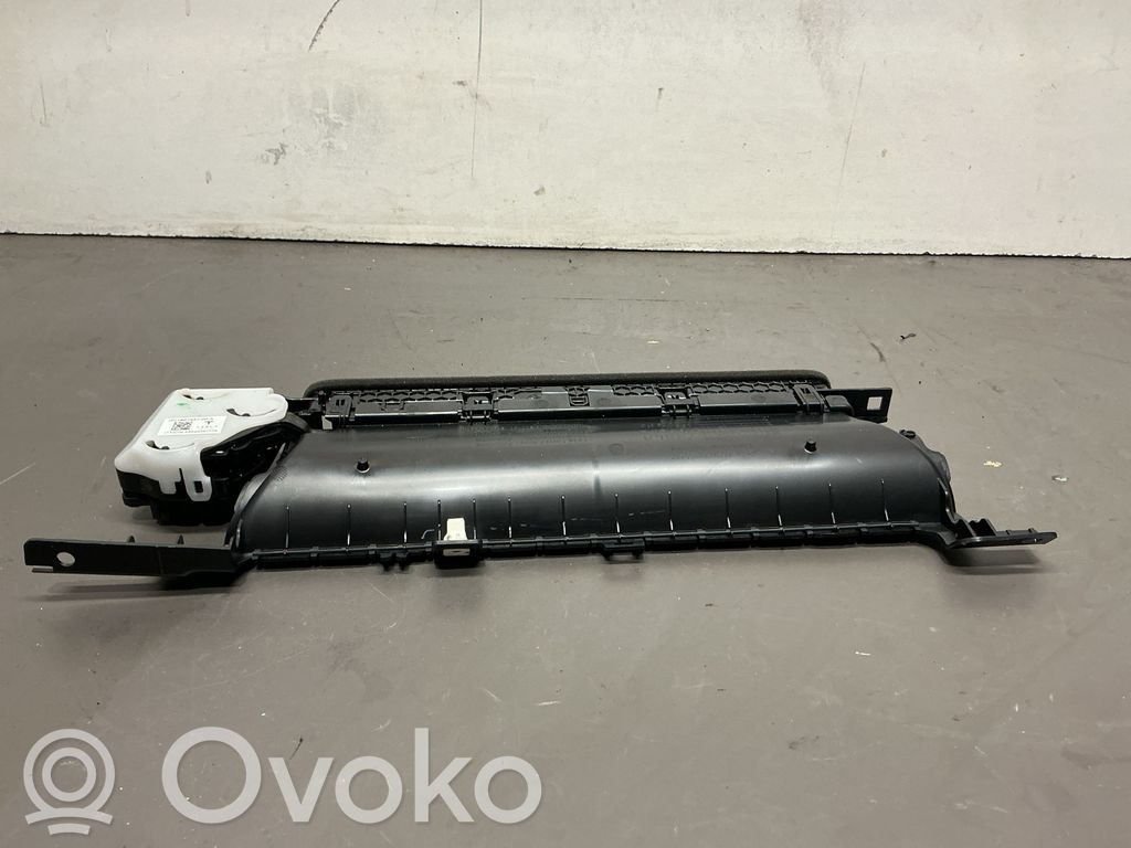 Tesla Model Y Oro paėmimo kanalo detalė (-ės) 