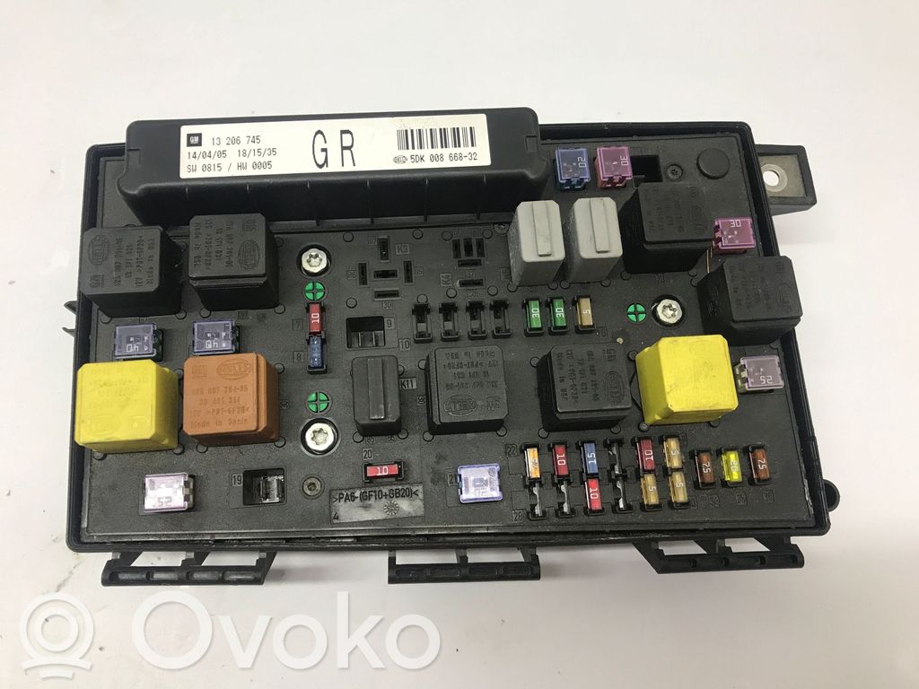 Opel Astra H Fuse module 