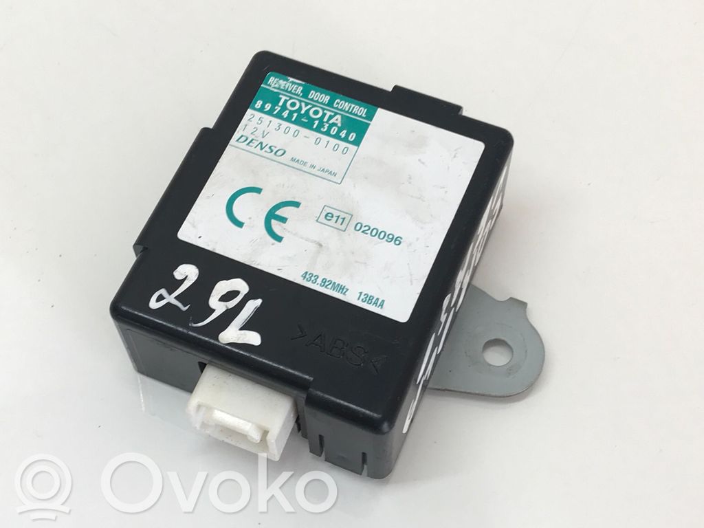 Toyota Corolla Verso E121 Door central lock control unit/module 