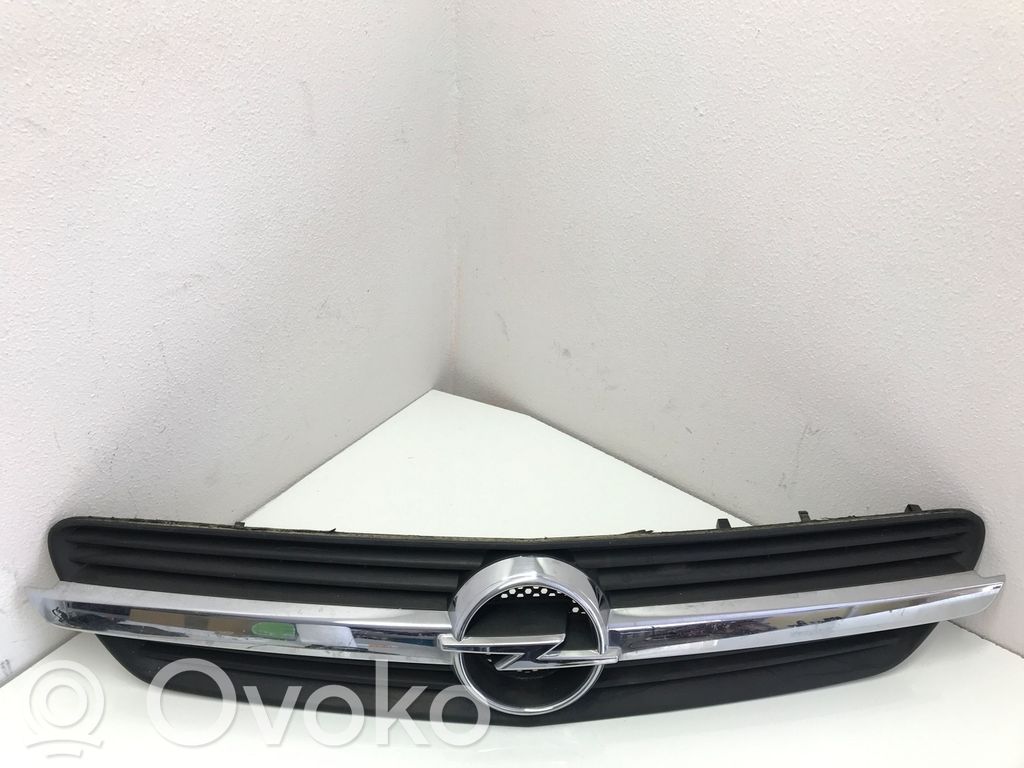 Opel Meriva A Front bumper upper radiator grill 