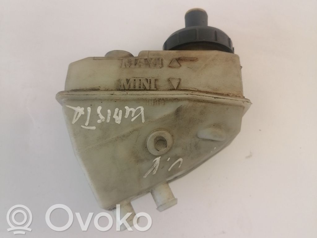 Nissan Kubistar Brake fluid reservoir 