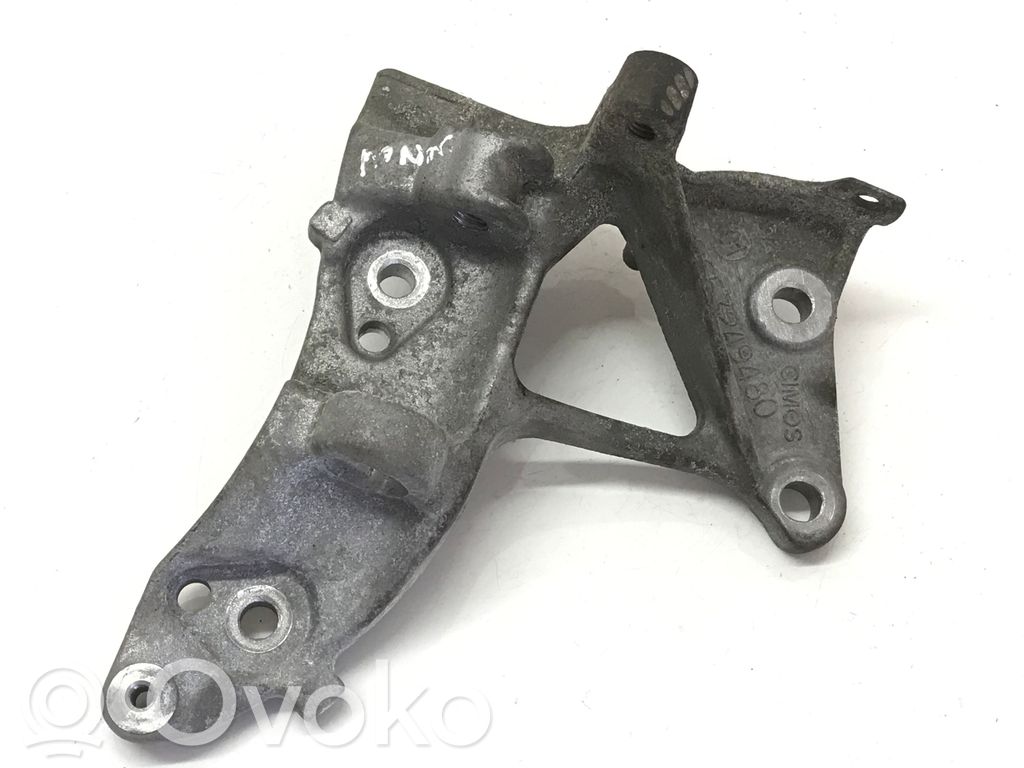 Ford Mondeo MK IV Engine mounting bracket 